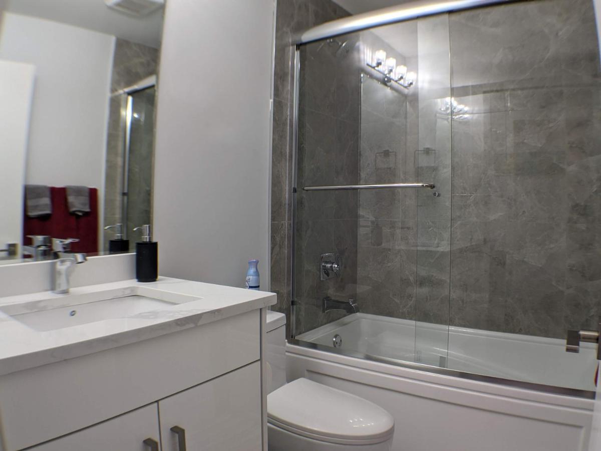 Modern&Luxurious Suites in Surrey Extérieur photo