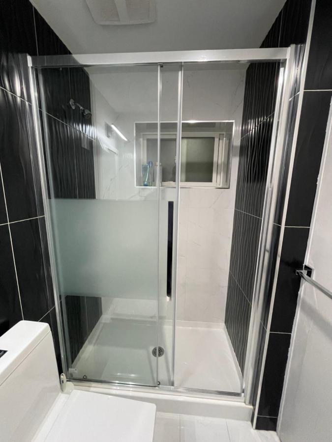 Modern&Luxurious Suites in Surrey Extérieur photo