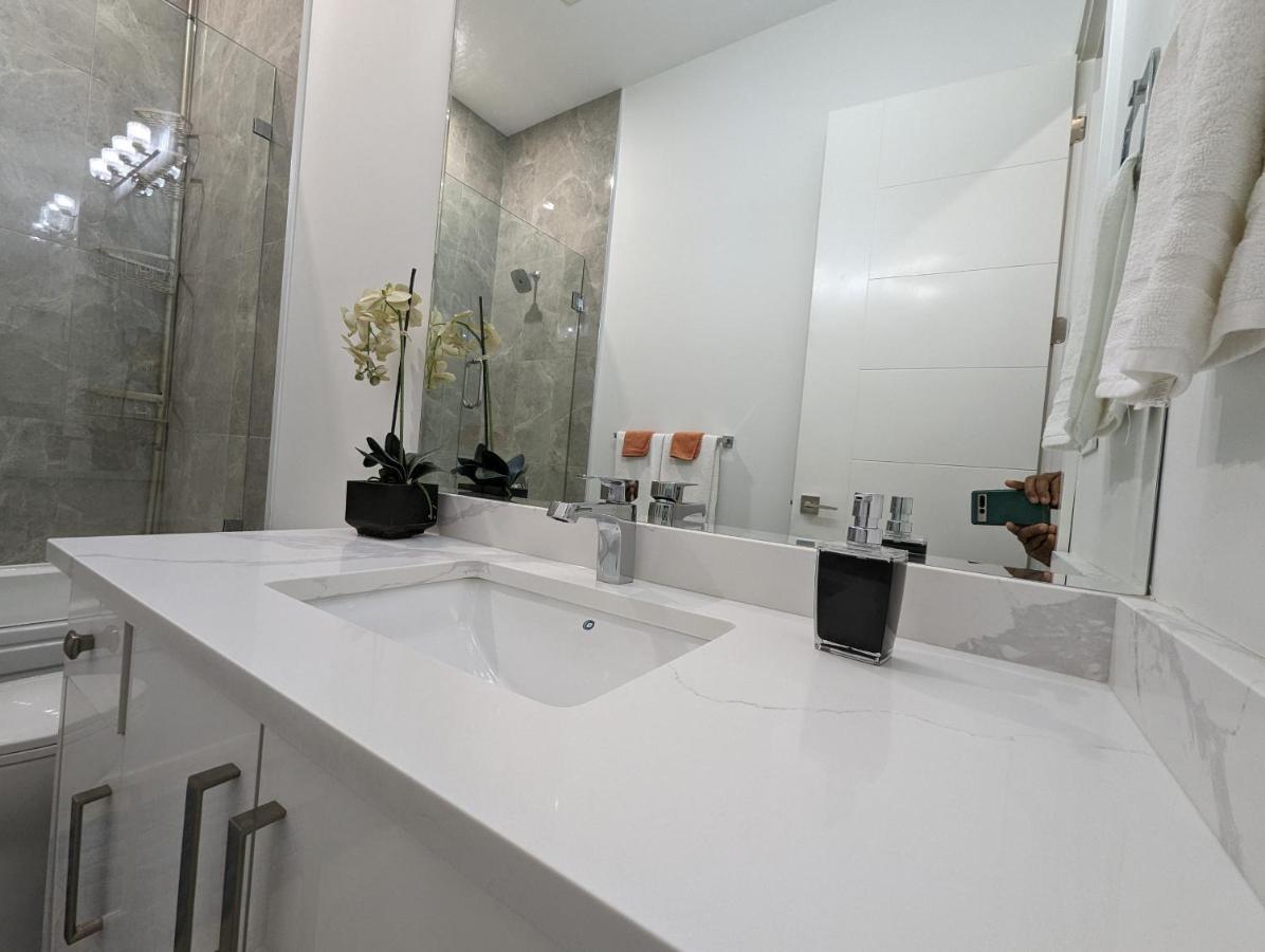 Modern&Luxurious Suites in Surrey Extérieur photo