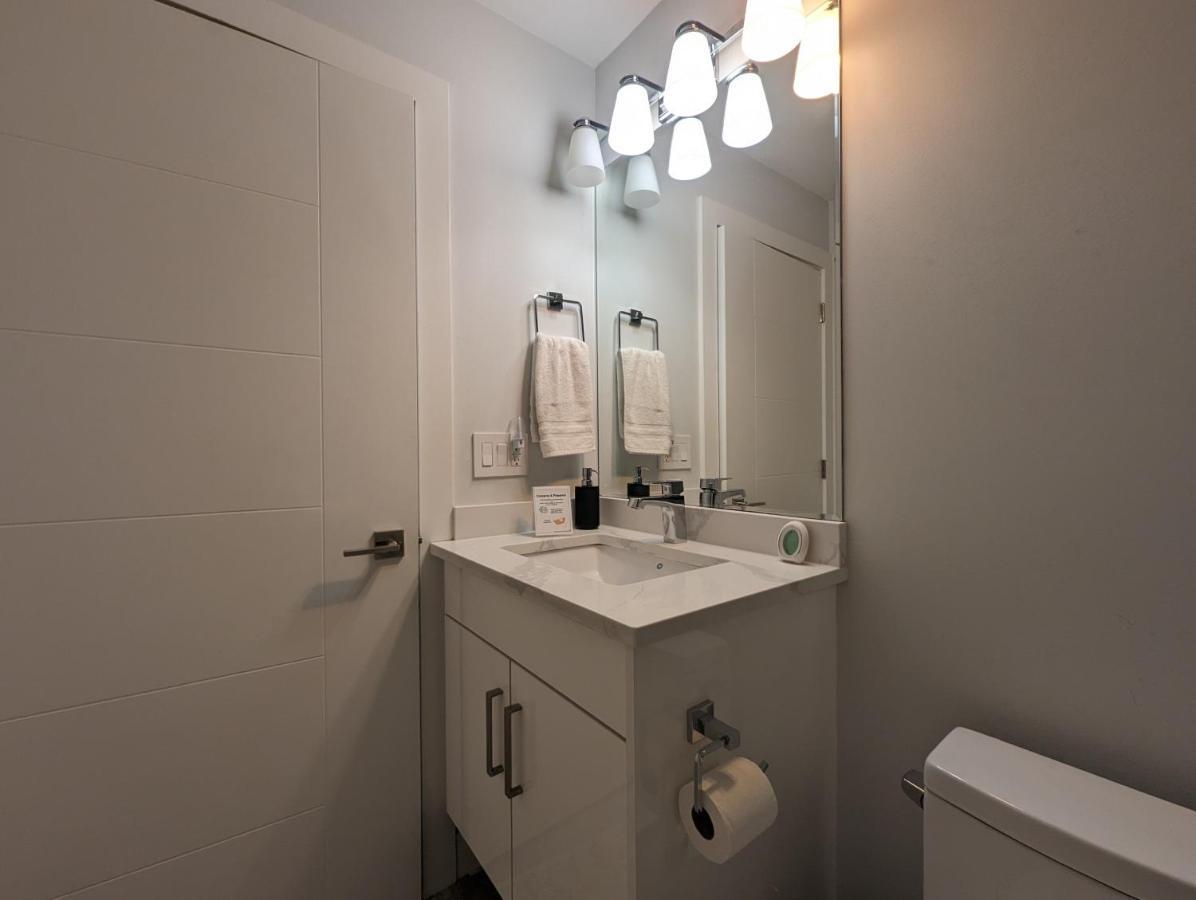 Modern&Luxurious Suites in Surrey Extérieur photo